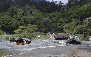湯元泉源